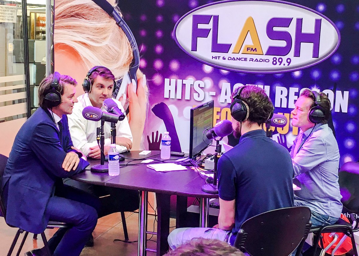 laurentgerald's tweet photo. François Baroin en interview sur le stand Flash FM à la foire exposition de #Limoges #flashfm https://t.co/vCdYJ4GS2F