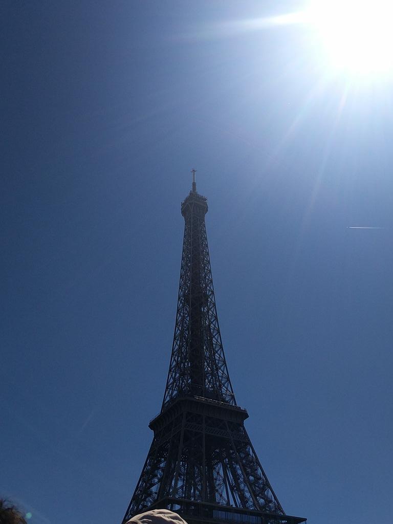chsmusic5's tweet photo. Setting off on a boat trip round Paris - bring on Disneyland tomorrow! #CHSChoirtour2017 https://t.co/VCYxcMqxFa