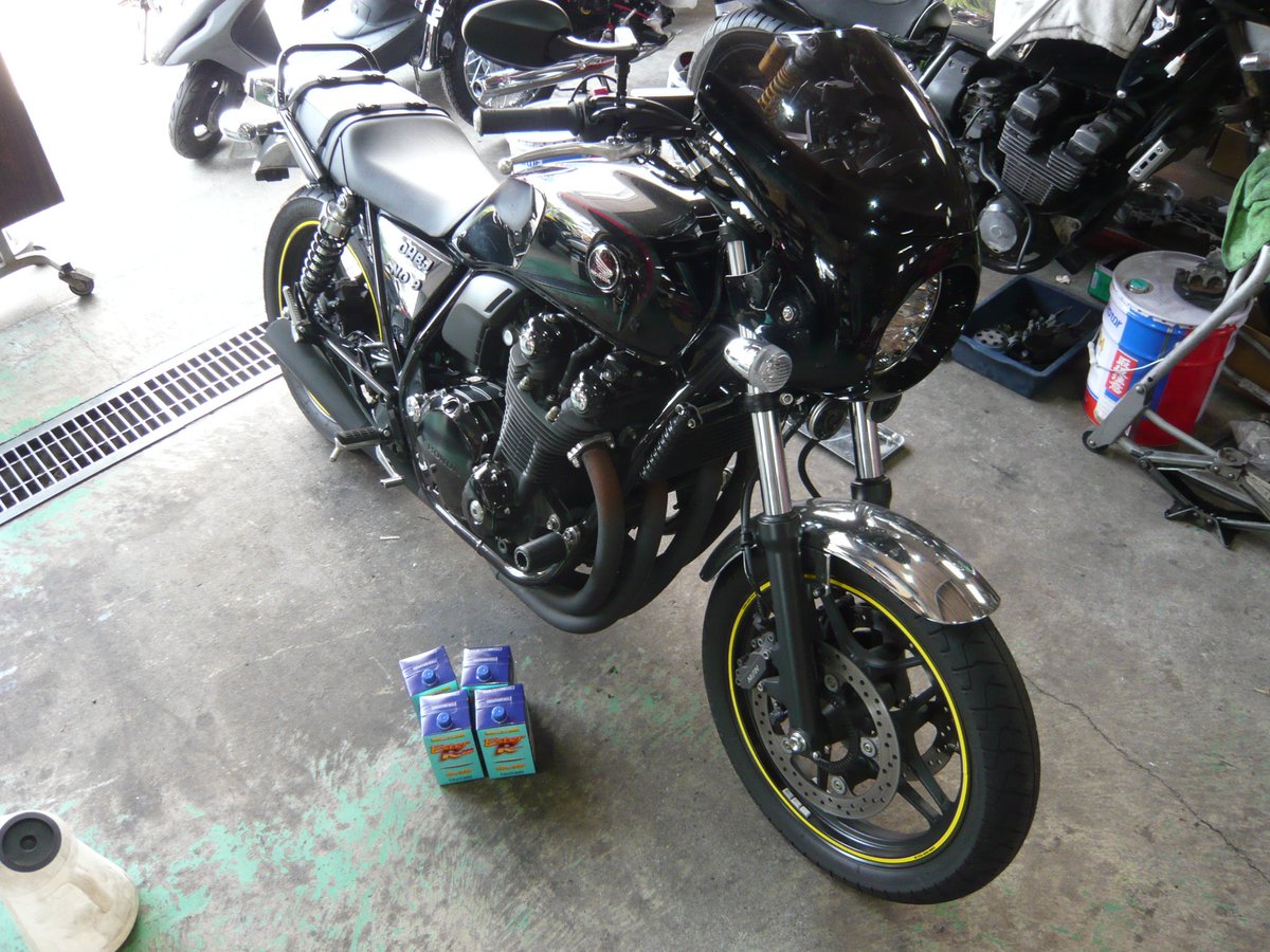ট ইট র Chiba0811 Littlegarage Co Jp Cb1100オイル交換 ツーリングに備えて少々お高いオイルをチョイス これもワルい感じだ Cb1100