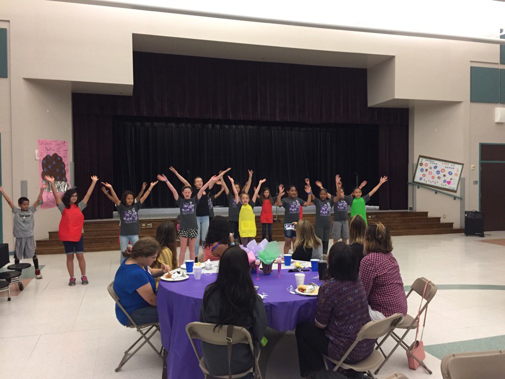 wdyanaya's tweet photo. Broadway Bears entertaining at the @HumbleISD_MBE volunteer breakfast https://t.co/7II3qKabEq