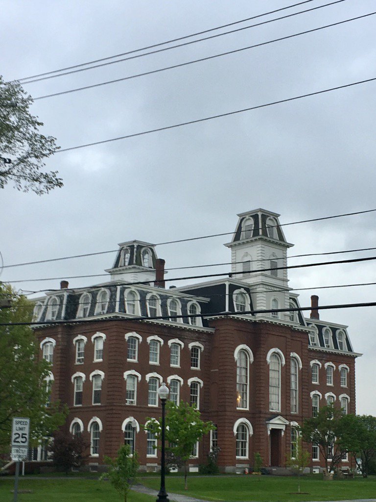 DHTimmering's tweet photo. Studying this weekend w best authors/artists in US #VermontCollege @VCFA @conniemayfowler J.Mitchard #themiraclecode https://t.co/d04foc4kXC