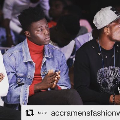 Nanakwasiwiafe_'s tweet photo. Front Row 😎
...
...
...
.
📸: @iamasephua (vineimagery)
#OffDuty #ModelLife #fashion #frontrow #melanin #mensfashion #AMFW2017 #blackmodel https://t.co/9fkQqPyAOO