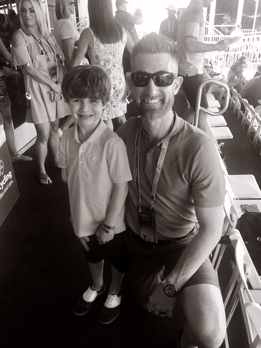 onearmgolfer's tweet image. @MartySmithESPN great 2 see ya @TPCSawgrass. Thanks 4 following (and sharing) my story. #zerohandicap #onearmchallenge.com  @ESPNAssignDesk