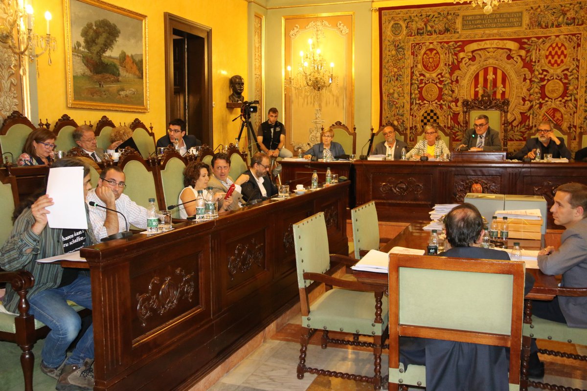 comudelleida's tweet photo. [URGENT] El Comú denuncia que s’està afavorint l’interès de regidors perdonant-los multes, com la que es mostra https://t.co/APM4YpERqW https://t.co/JSaEImUcWZ