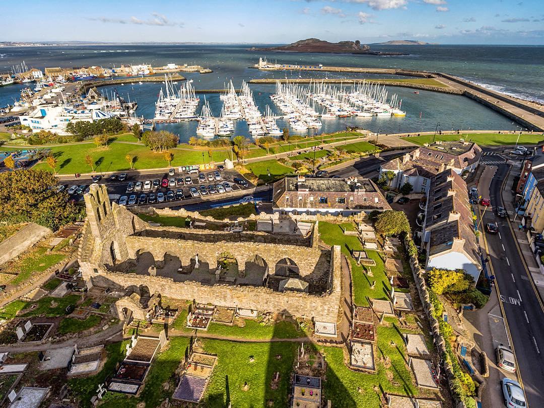 So much beauty in one picture! Of course it is the beautiful seaside village of Howth! 😍 #YourHowth
📷 IG/richiejp