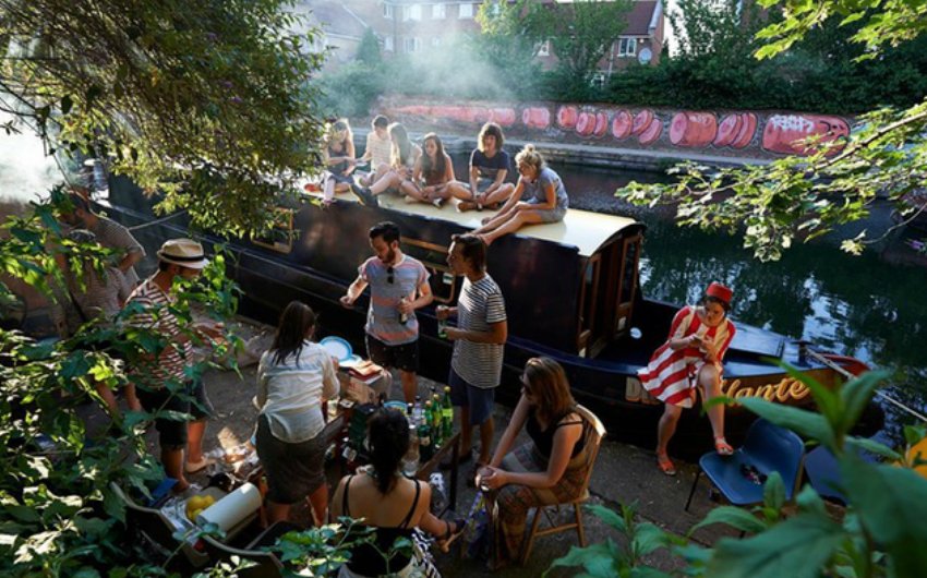 french_pass's tweet photo. 😎 L'été est là ! Timing parfait pour profiter du nouveau "Rum bar" #Boat #PopUp by @ladyandgentsbar 
https://t.co/fxAeYVl6PD https://t.co/Pn5QjTrpvm