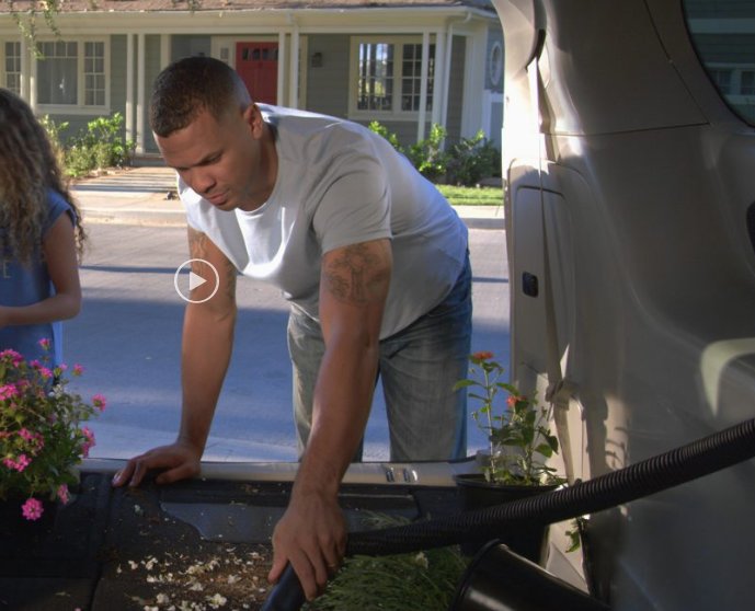 #FeatureFriday With the Stow 'n Vac™ in the 2017 #Chrysler Pacifica it's easy to clean up after any kind of mess! ow.ly/SkMb30c3tX9