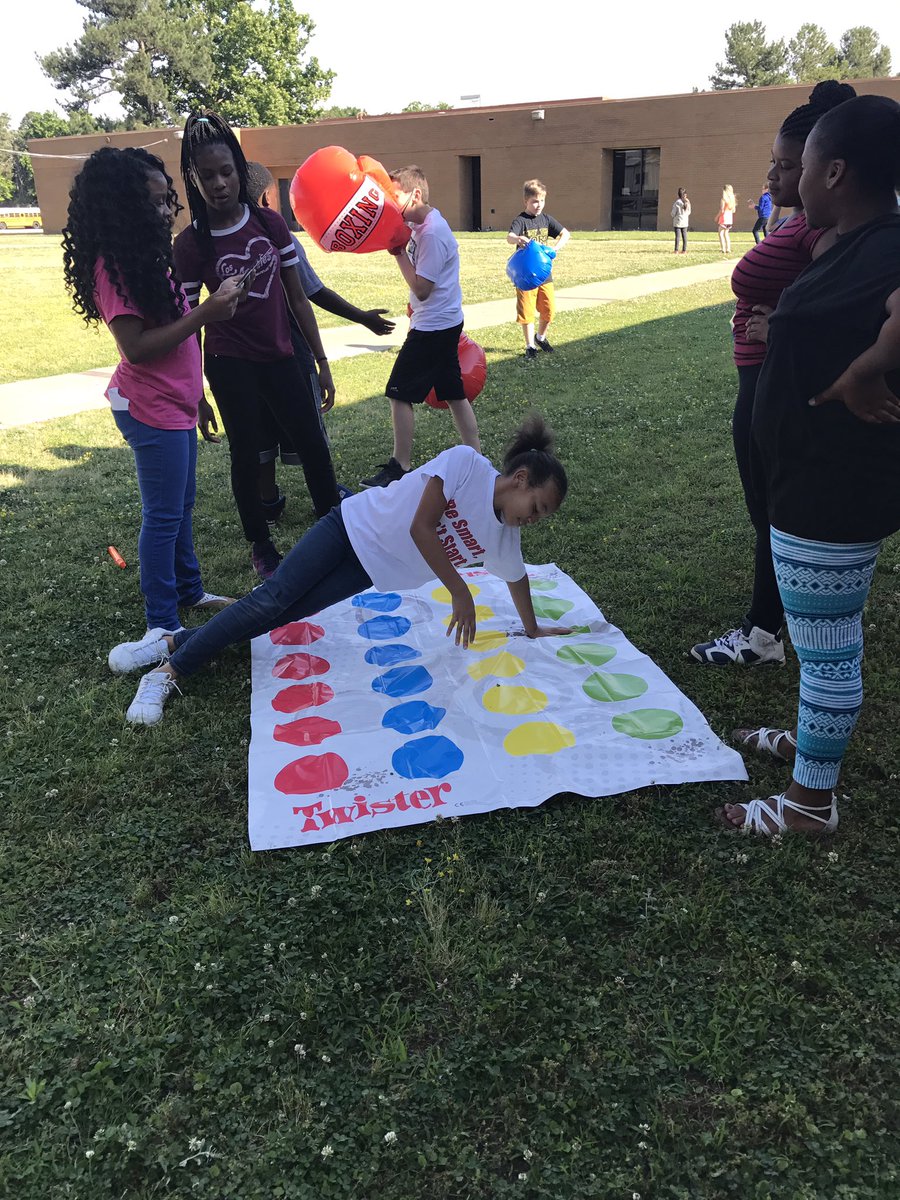 OESMrsC's tweet photo. Last day of school fun! @OESrockSTARS https://t.co/CM5sGNVTMj