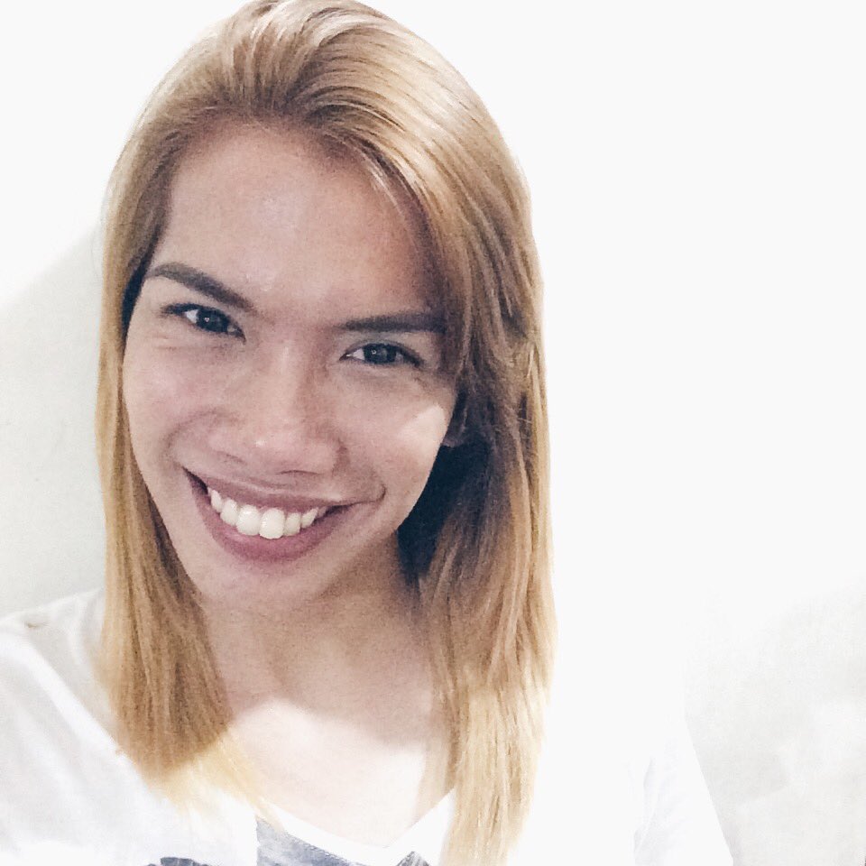 ChiccoJarme's tweet photo. BOLD & GOLD. #QueenDuties 👸🏼 https://t.co/R0t40tQ1Pa