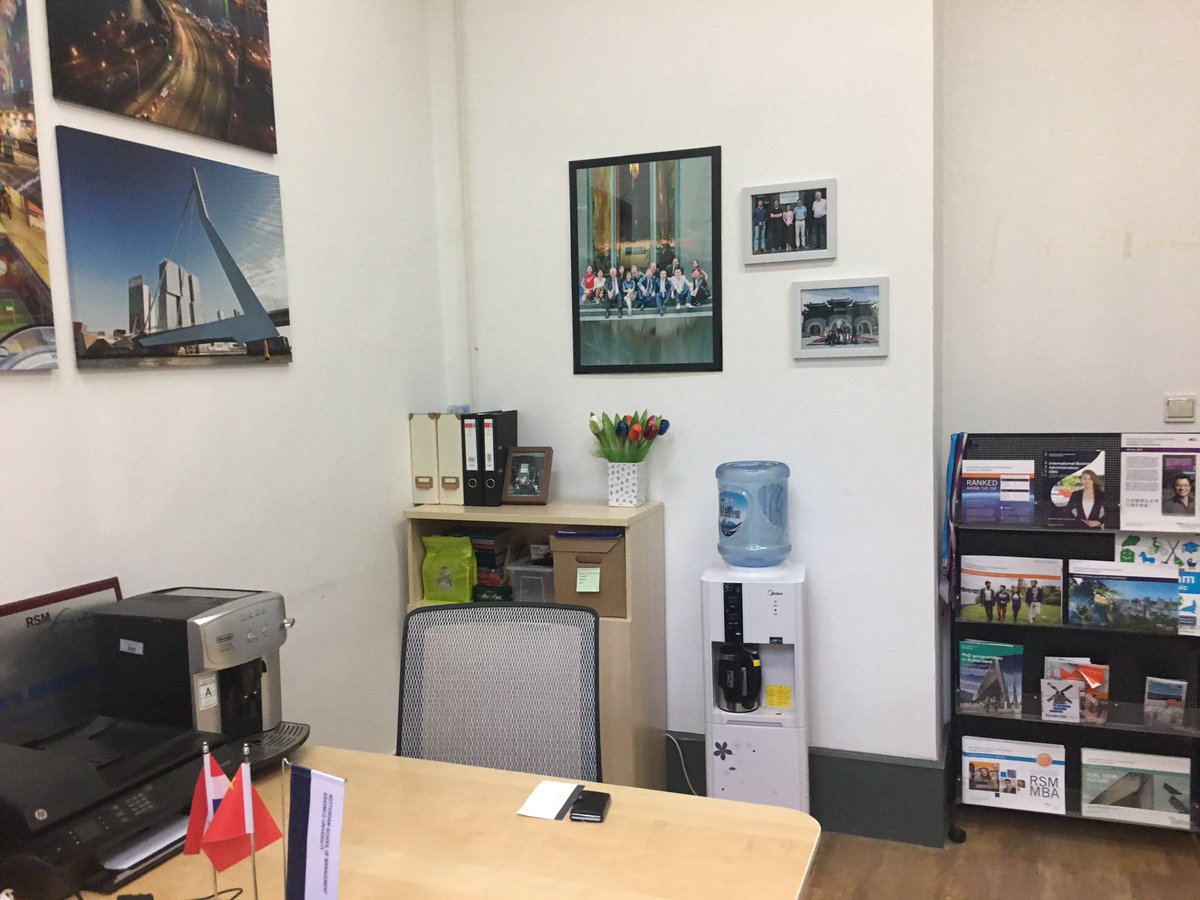 DrZhangYing's tweet photo. #RSMErasmus Office is gonna two yrs old! Thanks all for your support! With Welkin Xiao #成都 #chengdu https://t.co/TJDvjf9HLJ
