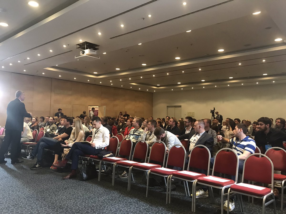 digitaleconf's tweet photo. Владимир Моженков рассказывает, как увеличить оборот компании в 10 раз #dconf https://t.co/pURvVwKGhI