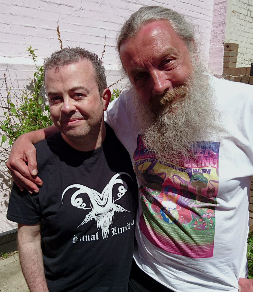 johnhiggs's tweet photo. Today I discovered that when @JasonArnopp & #AlanMoore meet to discuss horror fiction, doors slam by themselves #onlythewind #itwasntwindy https://t.co/rJA9RFLtDf