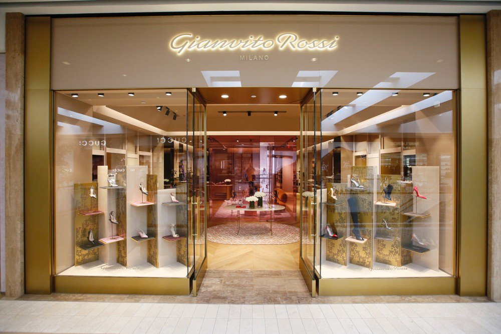 4urspace's tweet photo. #GianvitoRossi Opens at #SouthCoastPlaza https://t.co/I9UuFuvNkp
Project by #SpaceArchitects and #MichilliInc
#Retail #BrickAndMortar https://t.co/pNp7oWvfGE