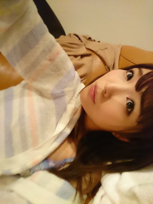 お疲れ様～✌！！ 今日の待ち時間中の私♪  エナジードリンクが現場に欲しいですって言っておいたら 感動するくらい 集めてくれてた😢&hearts;&hearts; 素敵すぎ  メーカーさま、スタッフさん、キャストの方々どうもありがとうございました！ てへぺろ😘&hearts;&larr;今日、人生で初めて使った。笑<a href="/tag/aknr"class="tags"><span>#aknr</span></a>