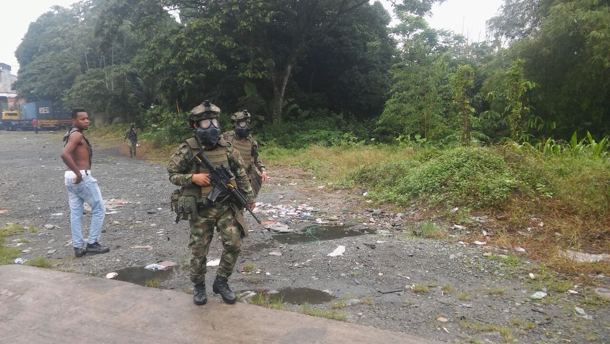 angelamrobledo's tweet photo. #SOSBuenaventura Desde la madrugada, Gobierno ha intensificado militarización y arremetida violenta contra población. Hay decenas de heridos https://t.co/pU566VWG5L