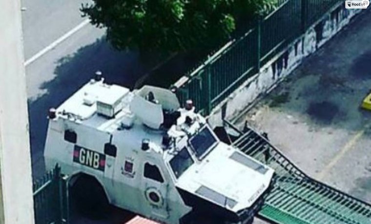 CaraotaDigital's tweet photo. #26May @ABenavidesT  ordenó detención de #GNB involucrado en hechos de #ValleHondo https://t.co/8bgUn4qpwi  https://t.co/fmMWhPIicV