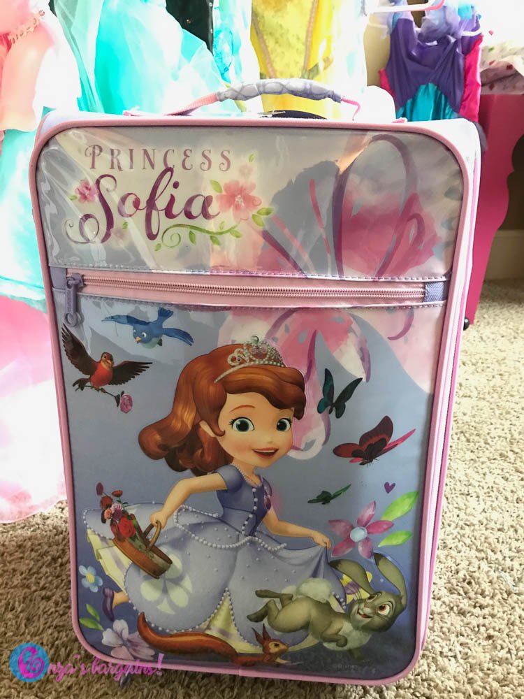 EnzasBargains's tweet photo. TODAY we are hosting a #DisneyKids playdate! This was packed with goodies! #PackMoreFun #DisneyKids @AmTourister #ad https://t.co/oqs3TVlMGC