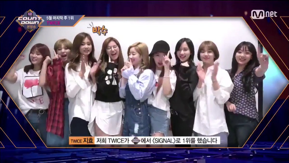 ayakorea20's tweet photo. Mカ１位おめでとう🎉
#TWICE #트와이스 
#SIGNAL #시그널 
#SIGNAL2ndwin 
#나연 #정연 #모모 #사나 
#지효 #미나 #다현 #채영 #쯔위 
#엠카 #엠카운트다운 #MCOUNTDOWN https://t.co/fJaQTAFpHn