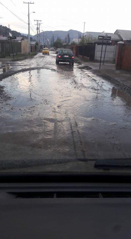 AquiCatemu's tweet photo. CATEMU: A través de las redes sociales, vecinos manifiestan su molestia por el barro y mal estado de calles en zona urbana de la comuna. https://t.co/6I6K0XCtob