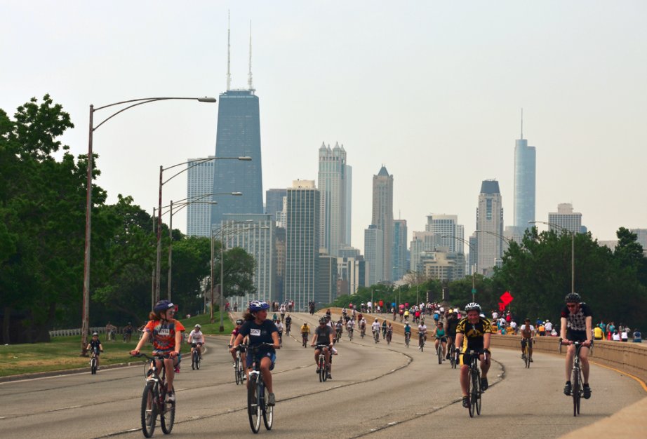 ChiSportSocial's tweet photo. Seriously, if you're free this Sunday jump on your 2-wheeler for #BikeTheDrive on Lake Shore benefiting @activetrans
https://t.co/ZA4CAvigBO https://t.co/NIm7wEgqyi