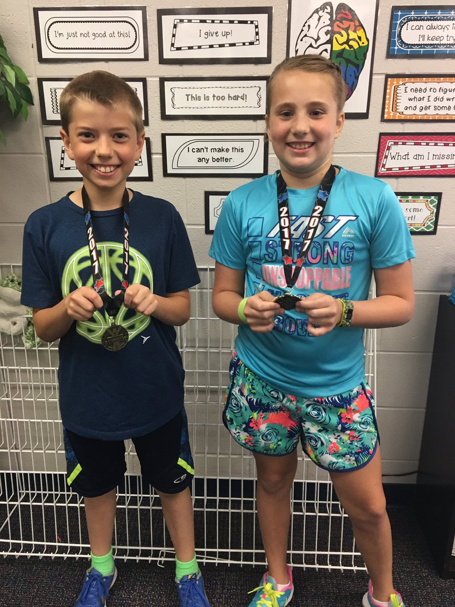 mrsgassSBLS's tweet photo. Our 3-G student council reps this year! This did an amazing job! 
👍🏻⭐️👏🏻 @AESPanthers https://t.co/ef9jU7AN0T