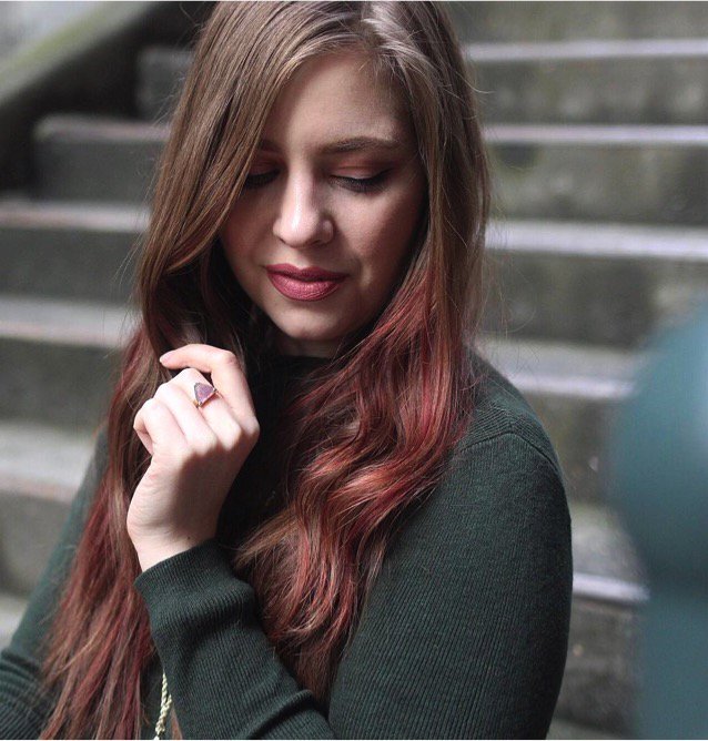 WellaColorCharm's tweet image. Fall in love 😍 with this burgundy blend by @hellorigby created using #WellaColorTango 5RV.