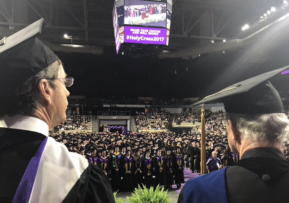 dankim_edu's tweet photo. Graduation at #HolyCross2017 I'm looking at brilliant looking bunch of grads! https://t.co/ZWri65lJXz