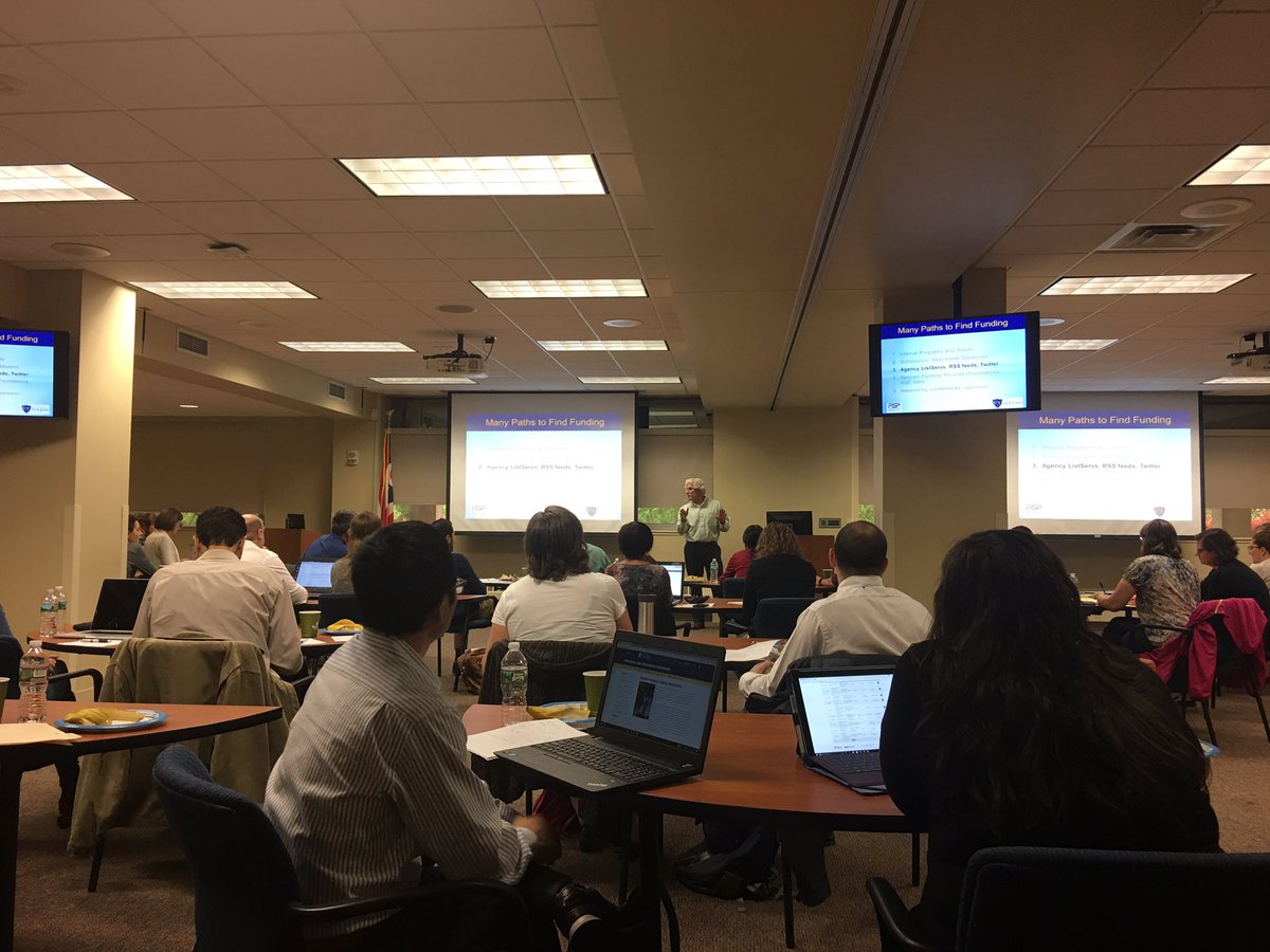 UT_research's tweet photo. Our first gathering of the Scholars Institute Program with 38 participants! https://t.co/J8dcjnQbEF