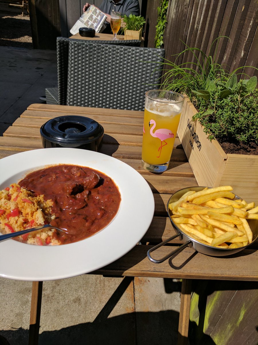 ProdbySnud's tweet photo. I can't believe how hot it is today in Edinburgh! Oh and I am working... #cheflife https://t.co/7ioiklmhyK