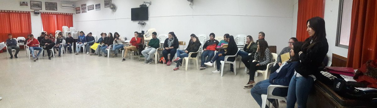 mirabellarob's tweet photo. #DiputadosX1Dia en la escuela nacional de #Rafaela https://t.co/WtiozQJ3zv