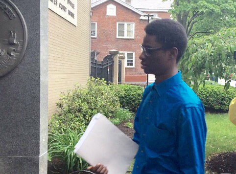 VtGoingUp's tweet photo. #SoBu School-threat suspect Josiah Leach, 18, enters fed court #btv. Later handcuffed and jailed. https://t.co/1BNKrOoJ1a