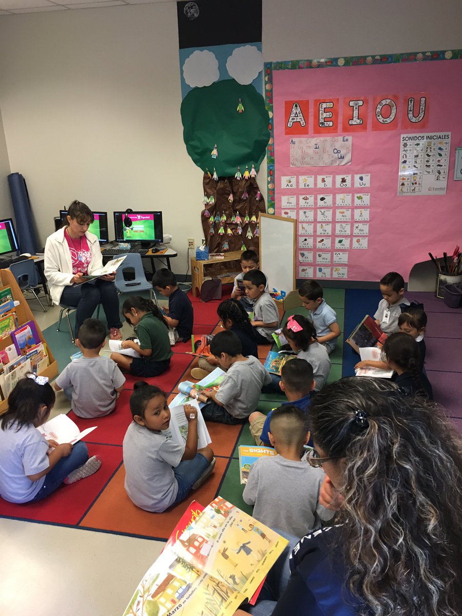joyathrall's tweet photo. @PierceECPandas reading for #IrvingReads 10 @ 10! Pandas ❤️books! #EveryPandaEveryDay https://t.co/VNUJiemHyu