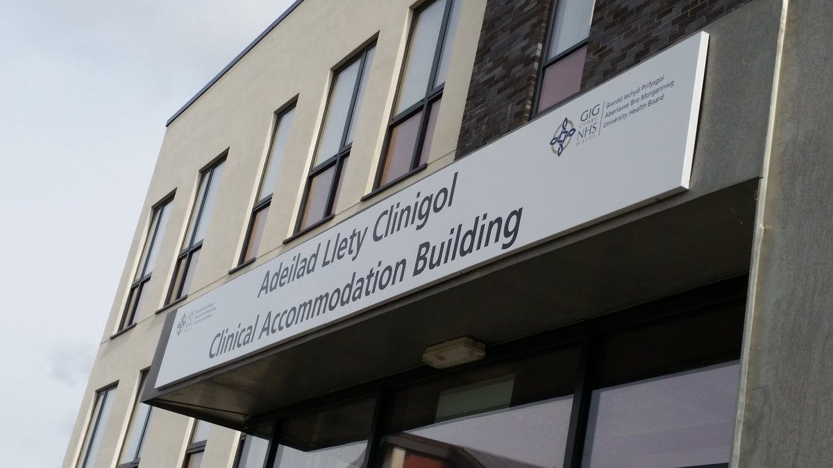 SxSwansea's tweet image. A busy day installing various #internalsigns &amp;amp; #externalsigns for @ABMhealth #MorristonHospital in the glorious sunshine today #signsexpress