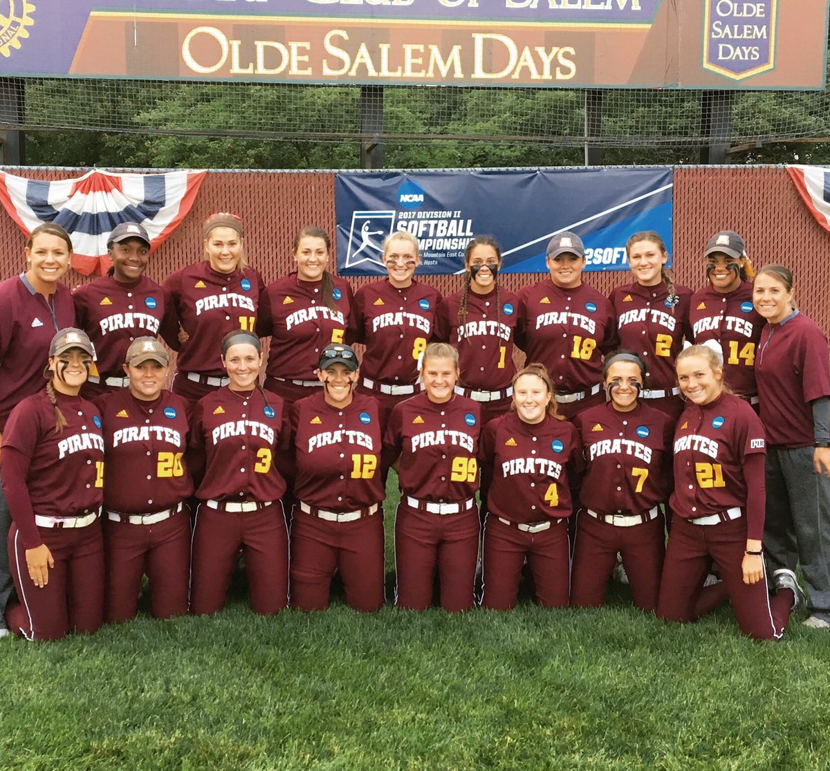MacyNColeman_15's tweet photo. GAME DAY @ 1:30 #WeHungry #RememberThePirates #ForeverASU @Armstrong_SB https://t.co/2ccUp16ifB