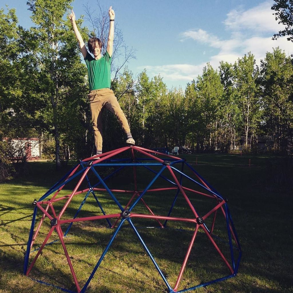 SellekBunn's tweet photo. Owning #playpark #geodomes since 1989. First time building one though. https://t.co/ywIhcNuZlj https://t.co/42oXTEchUF