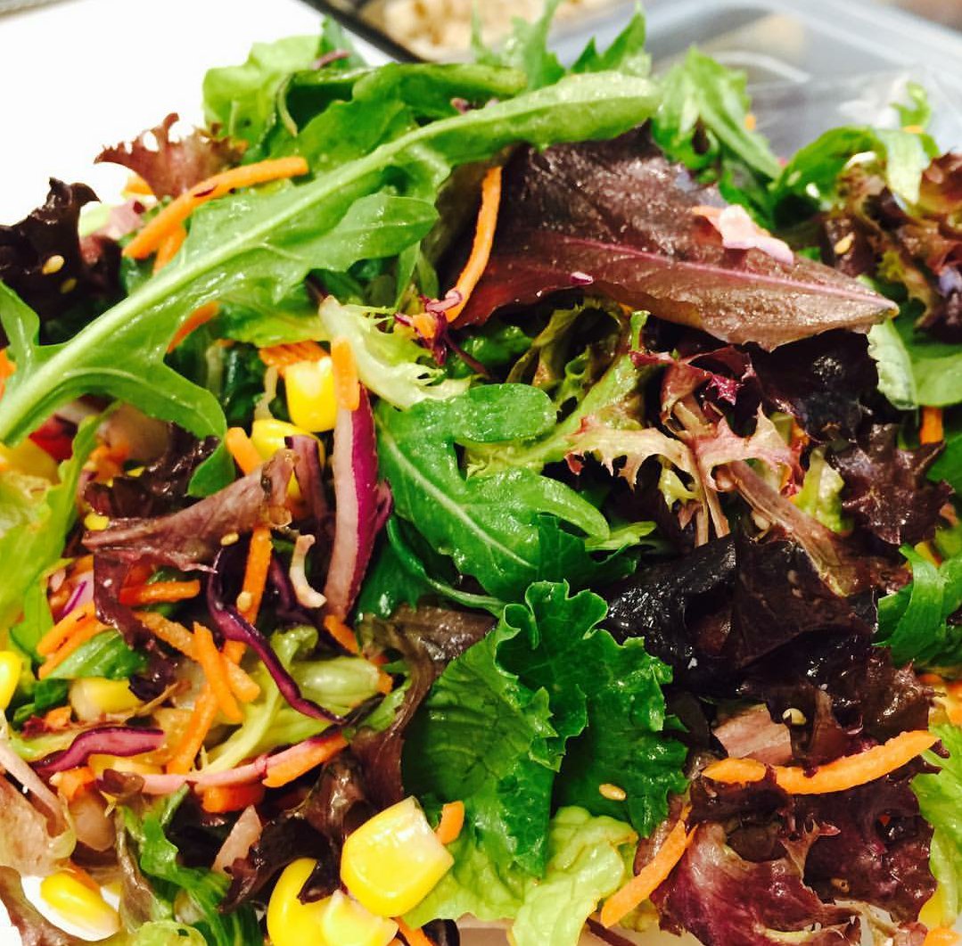 We’re pre-detoxing for the weekend with @aaamazingsalad