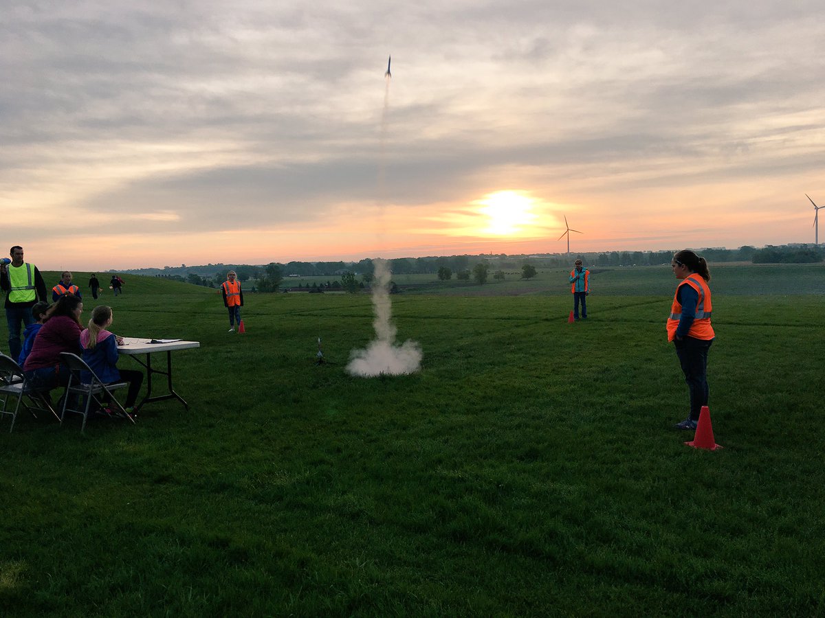 MrsGrimley's tweet photo. Successful rocket launch with the sunrise this morning! #5thgraderockets #5thgraderocks https://t.co/nSSiCs4Xaz
