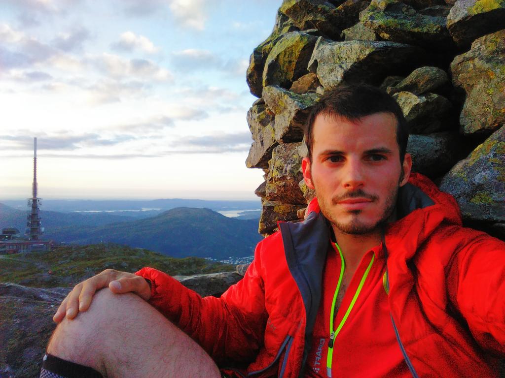 landsbarsk's tweet photo. Short intense run up #Ulriken for catching the sunset #ACLrehab #6months #trailrun #Bergen #friluft https://t.co/2Bm5dLwWGO