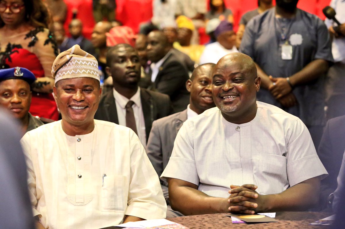 wasiu_eshilokun's tweet photo. At the @RhumblesinLagos charity boxing matches in commemoration of @Lagos_50 Anniversary. #RhumblesInLagos https://t.co/8UQIktmXnK