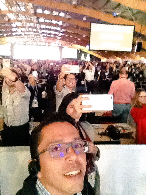 andresovalle8's tweet photo. #EXMASelfie with @KenHughesIE https://t.co/pZpue5F5iA