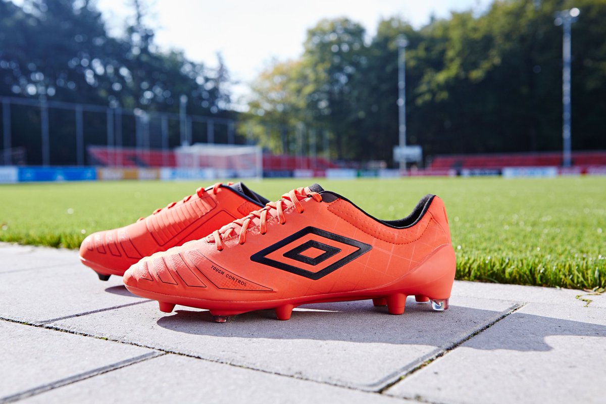 Nada mejor que estrenar botines.
#UxAccuro #Umbro #Botines #boots #FútbolUmbro #UmbroFutbol 
 #TeamUmbro #EquipoUmbro #JugadorUmbro