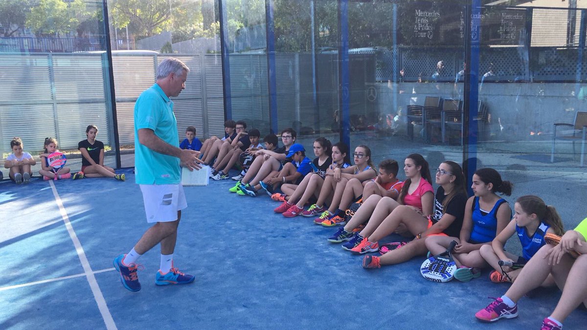 PalmaPadel's tweet photo. #Ambientazo en nuestro club con el #Clínic impartido por @RamiroChoya!
Gracias a #Mercedesbenz @auto_vidal
Somos #PalmaPadel https://t.co/9RxlyNF2DQ