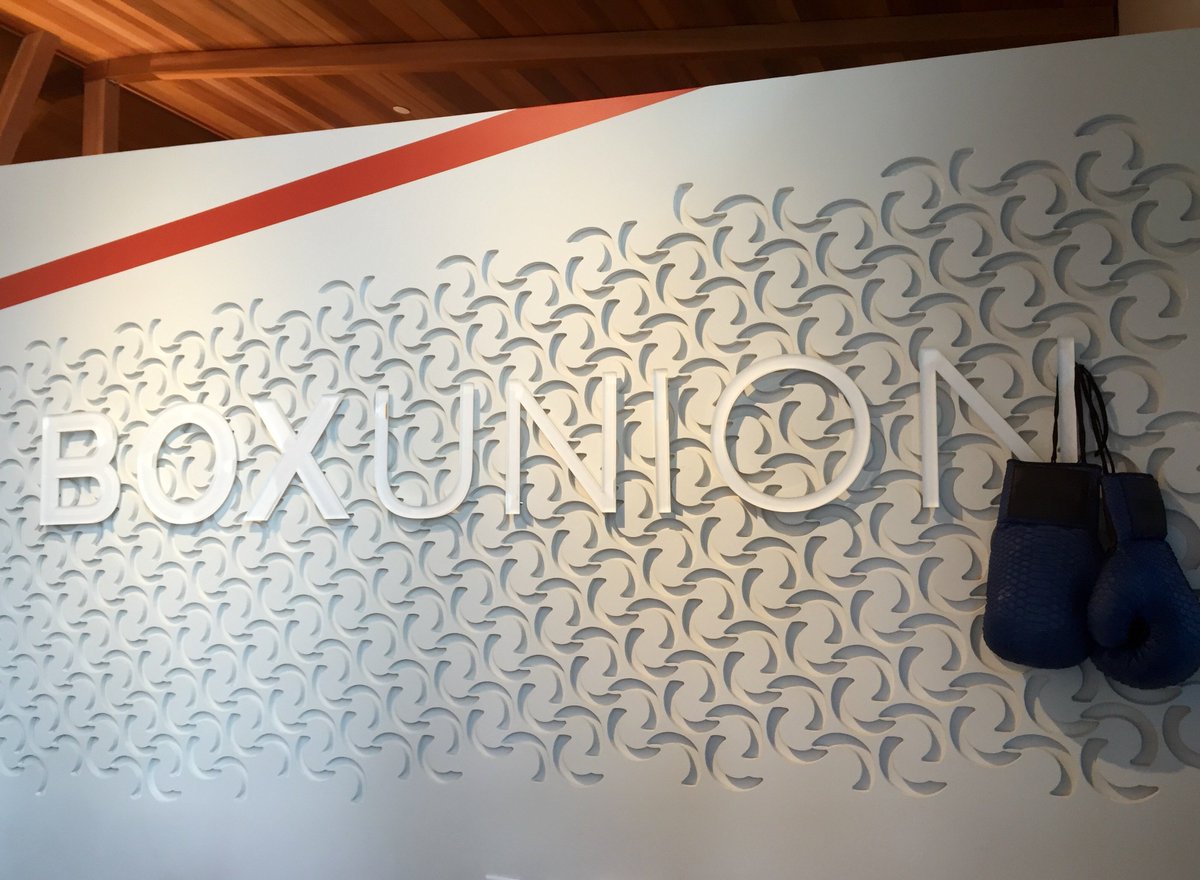 KicktailMixers's tweet photo. Great times at #MamaBox at #BoxUnion with mom friends &amp; @sweatybetty! We whipped up 3 fun non-alcoholic @KicktailMixers drinks 🥊🥊 #samsomuch https://t.co/Do6JTjzTV9