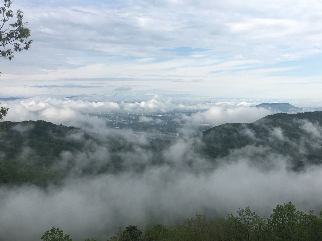 Jimmycaseymd's tweet image. A belated big ole thanks to the Blue Ridge marathon @BRM26pt2 for the epic course views last month! @City_of_Roanoke