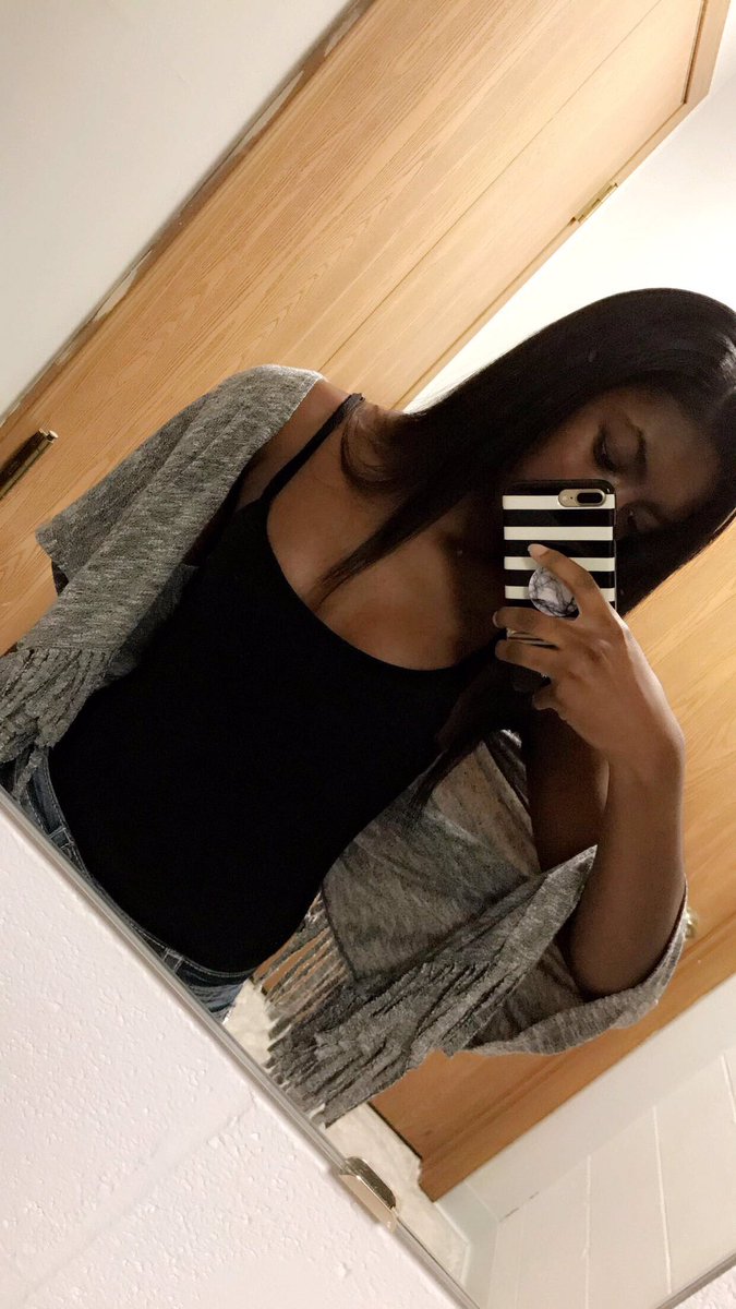 kenndreika's tweet photo. that moment when you channeled  @LaurenJauregui in the mirror 😂❤️ #FifthHarmony #5H #laurenjauregui #Strangers #StrangersOutnow https://t.co/qNHf3FtmMO