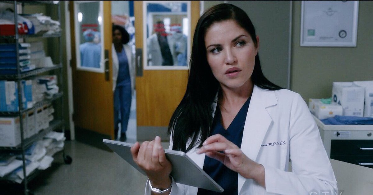 aura_riot's tweet photo. There's my FAV sports medicine ORTHO surgeon🌈 @TheMeanChick https://t.co/TSkNBs4UTe