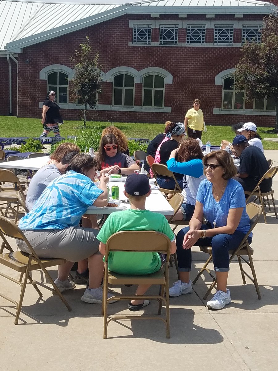 AESprincipalG's tweet photo. AES FIELD DAY. Staff enjoy an awesome lunch from Karma Kitchen. https://t.co/RraCBcxnrI
