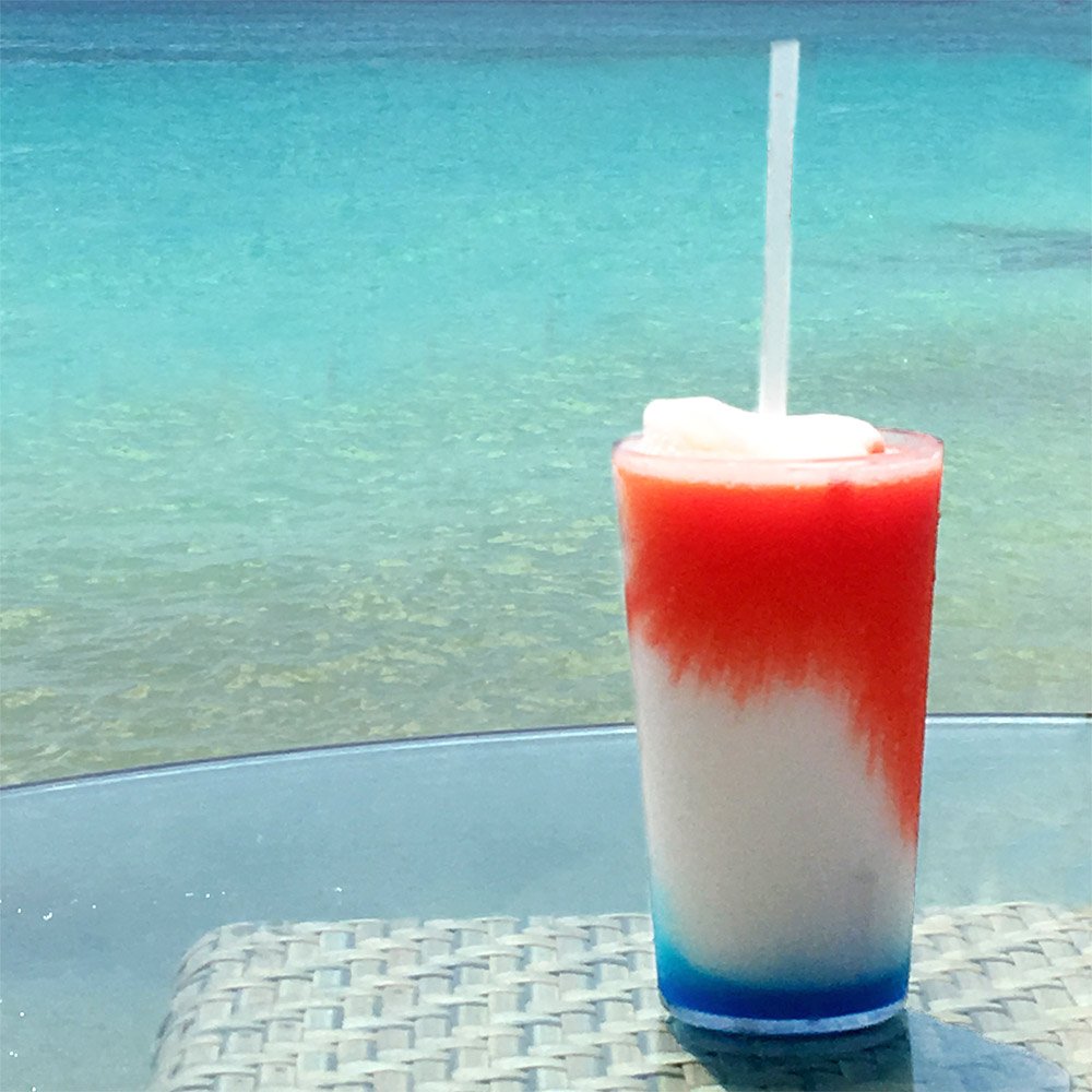 TamarijnAruba's tweet photo. We would like to wish everyone a happy #MemorialDayWeekend! Take some time to celebrate by enjoying the sunshine and a cool patriotic drink. https://t.co/SSv76iF2vy