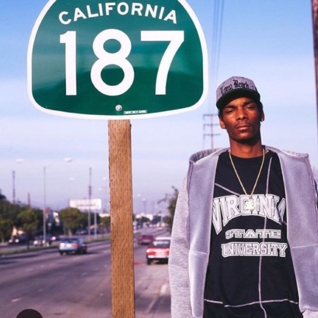 JustCallmeBHunt's tweet image. Snoop Dogg in a Virginia State University tee, standing next to the California 187 Highway sign. His 2017 album 'Neva Left' has similar art.
