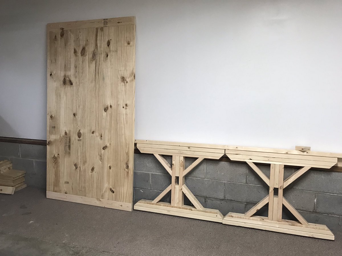 ShaneisCreative's tweet photo. So... I built a table recently. https://t.co/8F50lI4Ttb